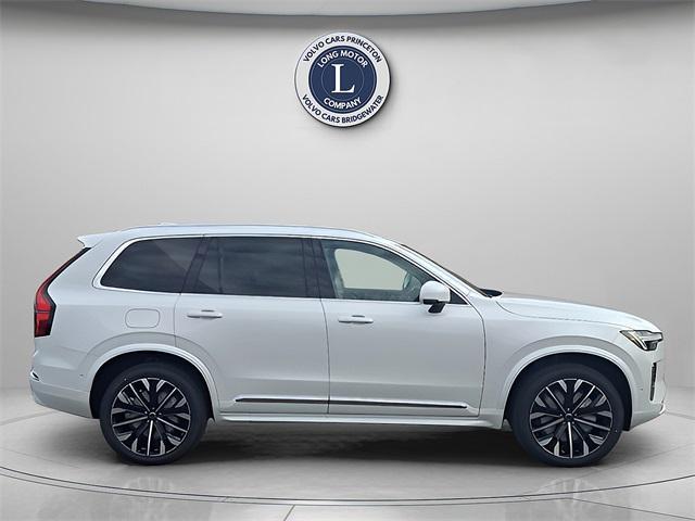 Photo of 2025 Crystal White Volvo XC90
