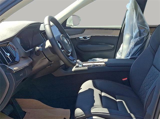 Photo of 2025 Grey Volvo XC90