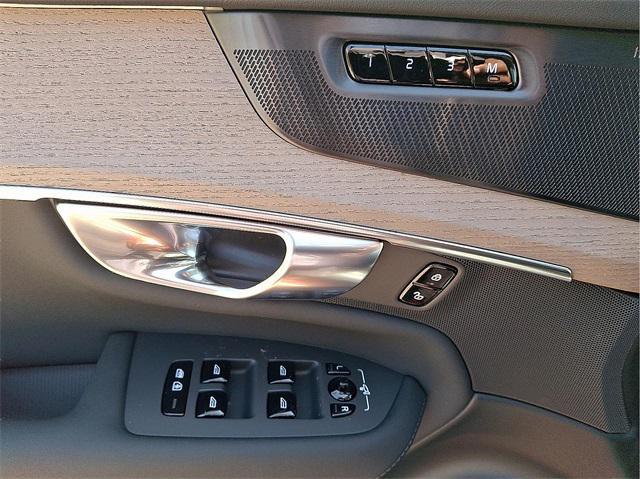 Photo of 2025 Grey Volvo XC90