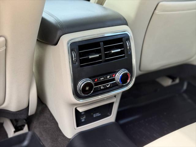 Photo of 2017 Red Lincoln Continental