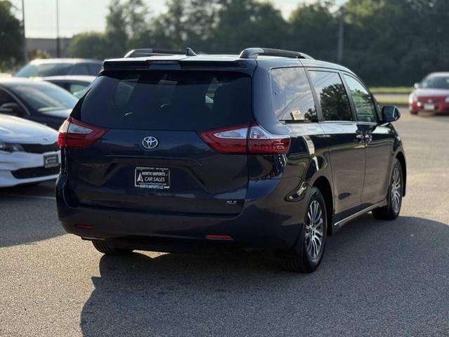 Photo of 2019 Parisian Night Pearl Toyota Sienna