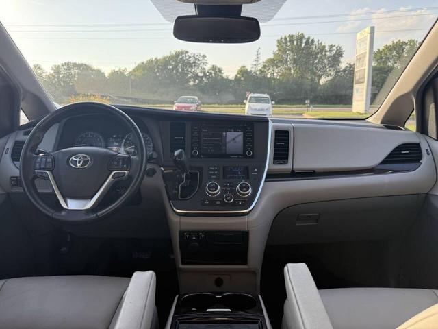 Photo of 2019 Parisian Night Pearl Toyota Sienna