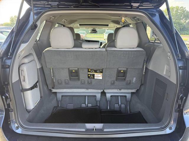 Photo of 2019 Parisian Night Pearl Toyota Sienna