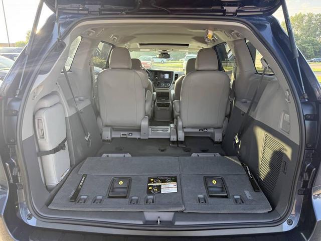 Photo of 2019 Parisian Night Pearl Toyota Sienna