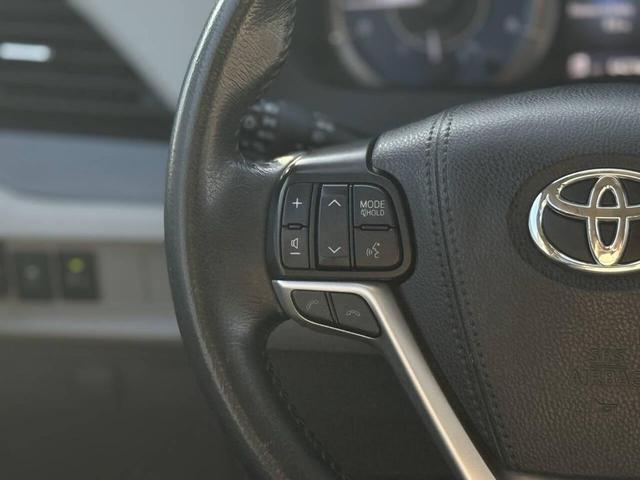 Photo of 2019 Parisian Night Pearl Toyota Sienna
