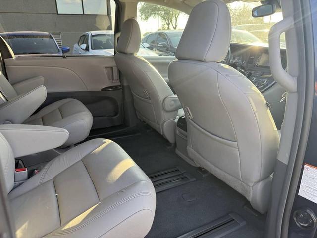 Photo of 2019 Parisian Night Pearl Toyota Sienna