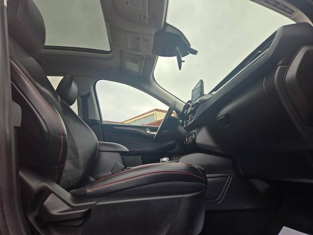 Photo of 2022 Rapid Red Metallic Tinted Clearcoat Ford Escape
