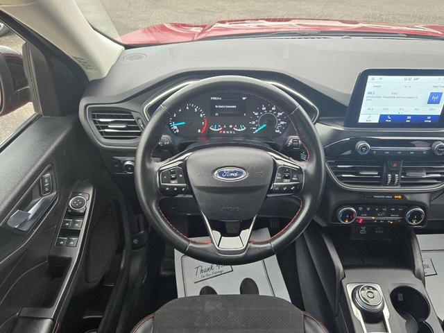 Photo of 2022 Rapid Red Metallic Tinted Clearcoat Ford Escape