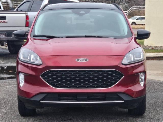 Photo of 2022 Rapid Red Metallic Tinted Clearcoat Ford Escape