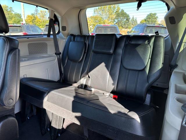 Photo of 2015 True Blue Pearl Dodge Grand Caravan