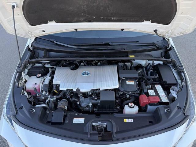 Photo of 2018 White Toyota Prius Prime
