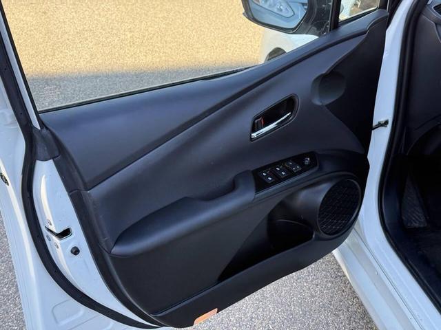 Photo of 2018 White Toyota Prius Prime