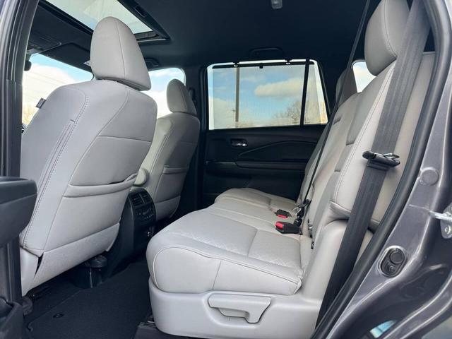 Photo of 2021 Gray Honda Passport