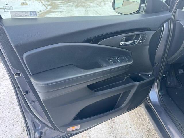 Photo of 2021 Gray Honda Passport