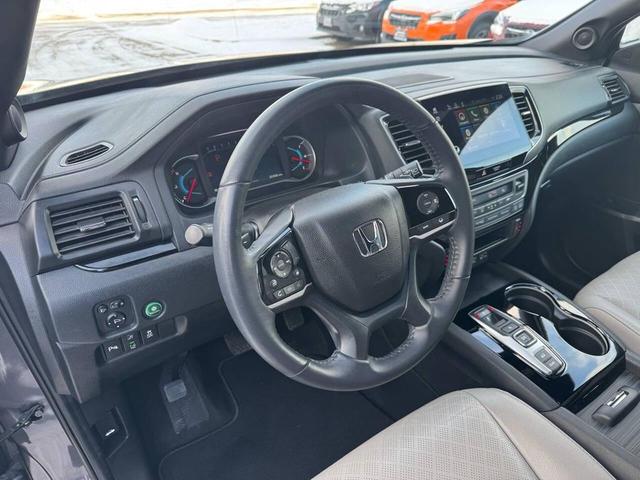 Photo of 2021 Gray Honda Passport