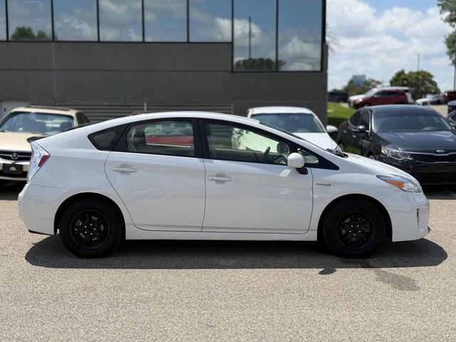 Photo of 2013 White Toyota Prius