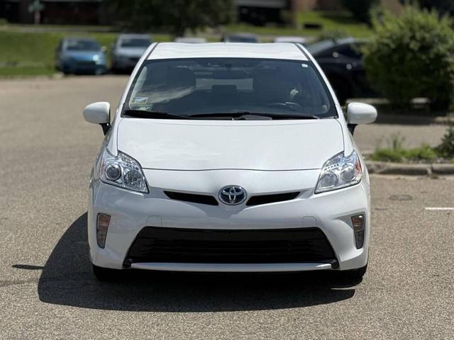 Photo of 2013 White Toyota Prius