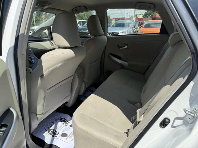 Photo of 2013 White Toyota Prius
