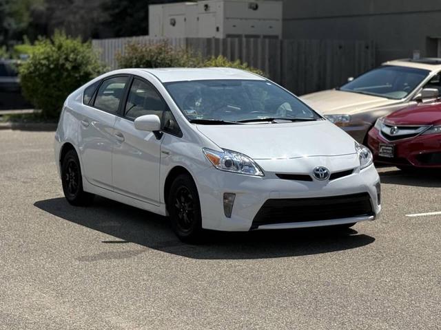 Photo of 2013 White Toyota Prius