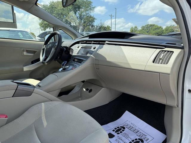 Photo of 2013 White Toyota Prius