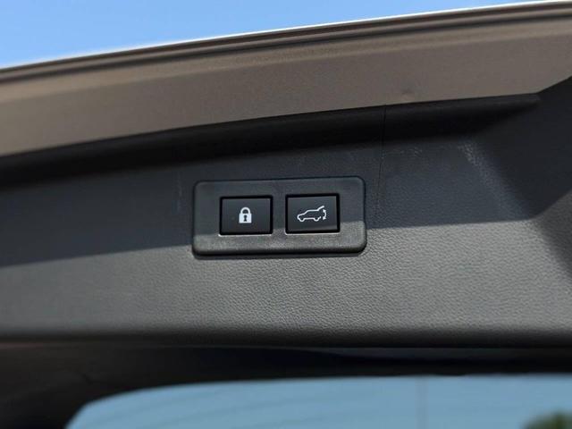Photo of 2024 Ice Silver Metallic Subaru Outback