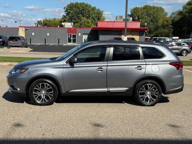 Photo of 2016 Mercury Gray Metallic Mitsubishi Outlander