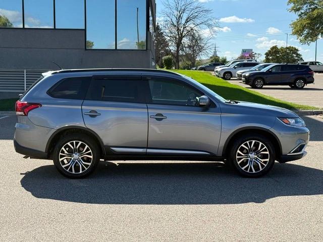 Photo of 2016 Mercury Gray Metallic Mitsubishi Outlander