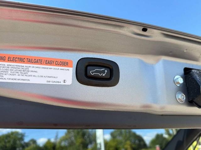 Photo of 2016 Mercury Gray Metallic Mitsubishi Outlander