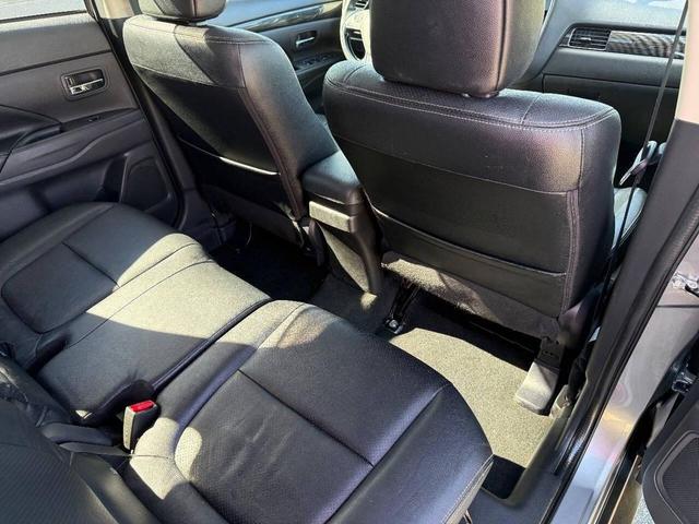 Photo of 2016 Mercury Gray Metallic Mitsubishi Outlander