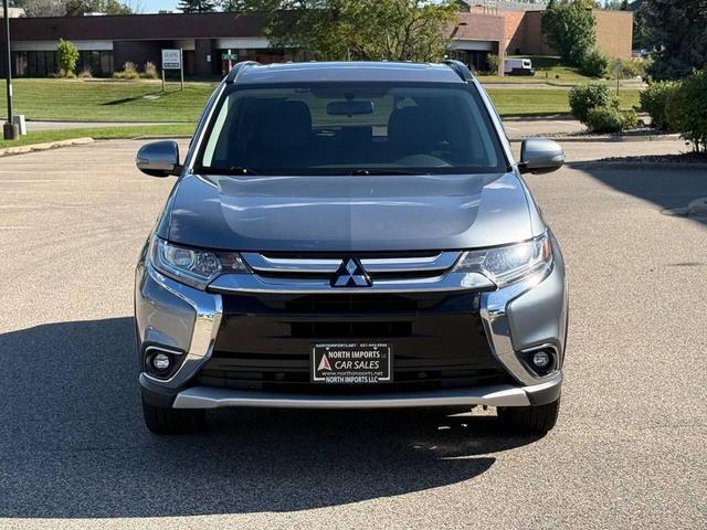 Photo of 2016 Mercury Gray Metallic Mitsubishi Outlander