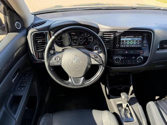 Photo of 2016 Mercury Gray Metallic Mitsubishi Outlander