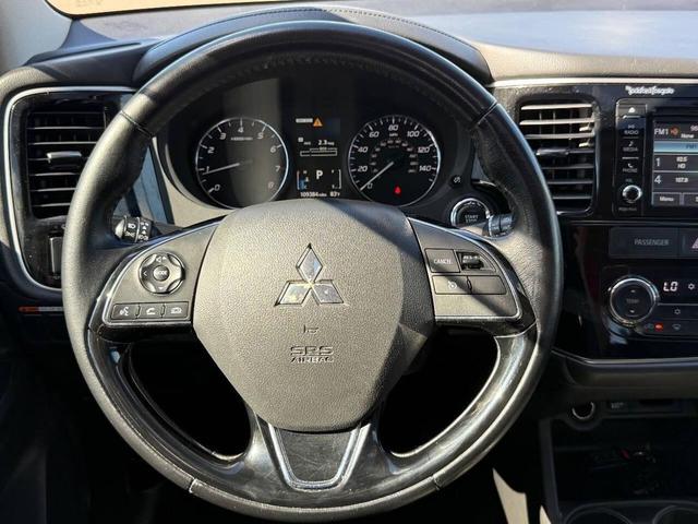 Photo of 2016 Mercury Gray Metallic Mitsubishi Outlander