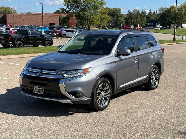 Photo of 2016 Mercury Gray Metallic Mitsubishi Outlander