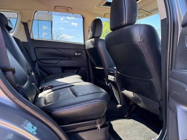 Photo of 2016 Mercury Gray Metallic Mitsubishi Outlander