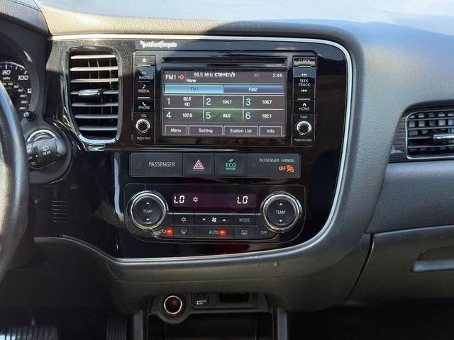 Photo of 2016 Mercury Gray Metallic Mitsubishi Outlander