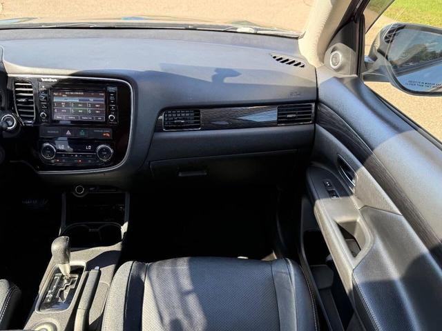 Photo of 2016 Mercury Gray Metallic Mitsubishi Outlander
