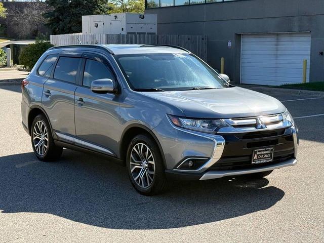 Photo of 2016 Mercury Gray Metallic Mitsubishi Outlander