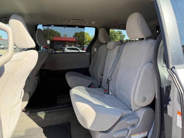 Photo of 2017 Silver Sky Metallic Toyota Sienna