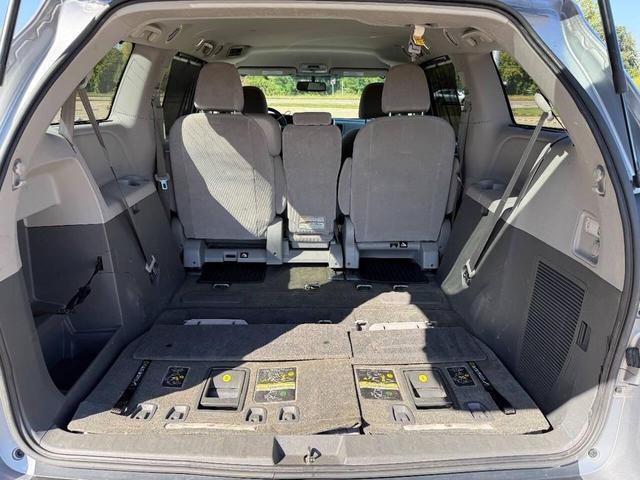 Photo of 2017 Silver Sky Metallic Toyota Sienna