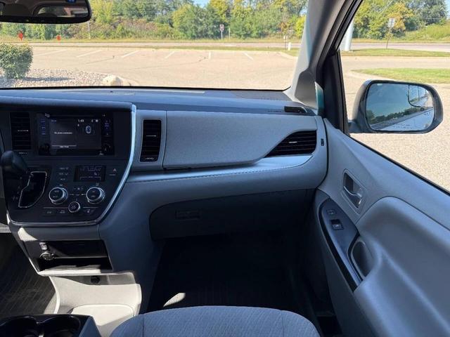 Photo of 2017 Silver Sky Metallic Toyota Sienna