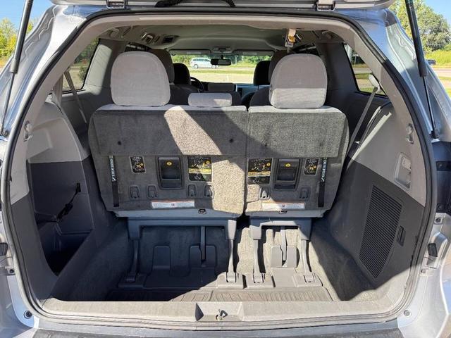 Photo of 2017 Silver Sky Metallic Toyota Sienna