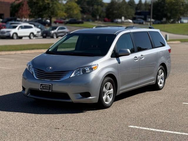 Photo of 2017 Silver Sky Metallic Toyota Sienna