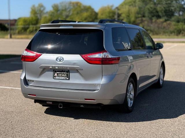 Photo of 2017 Silver Sky Metallic Toyota Sienna