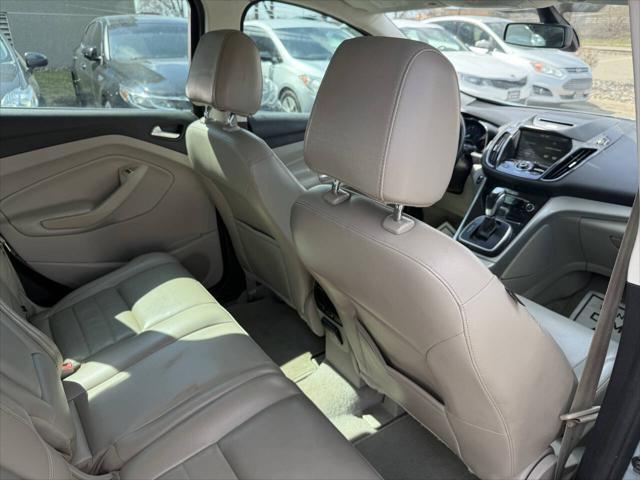 Photo of 2014 Turquoise Ford C-Max Hybrid
