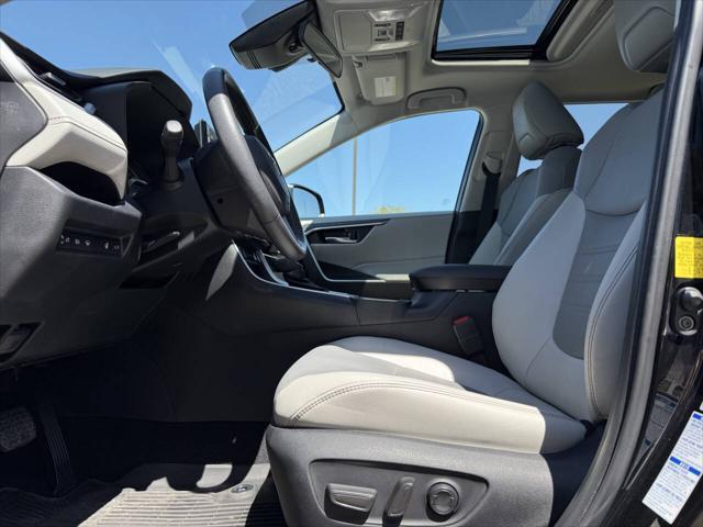 Photo of 2022 Midnight Black Metallic Toyota RAV4