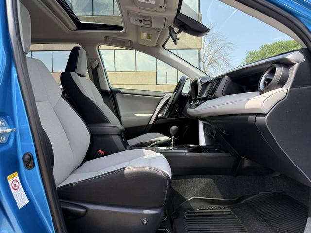 Photo of 2018 Blue Toyota RAV4 Hybrid