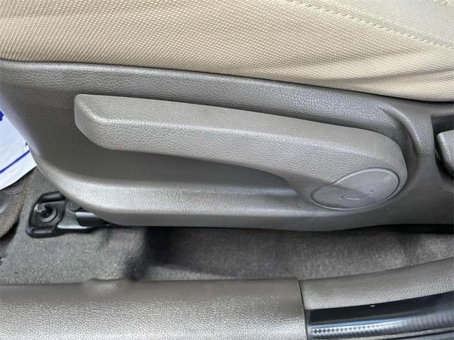Photo of 2014 Boston Red Pearl Hyundai Accent
