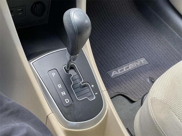Photo of 2014 Boston Red Pearl Hyundai Accent