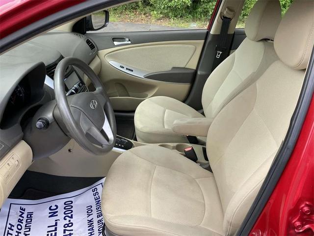 Photo of 2014 Boston Red Pearl Hyundai Accent