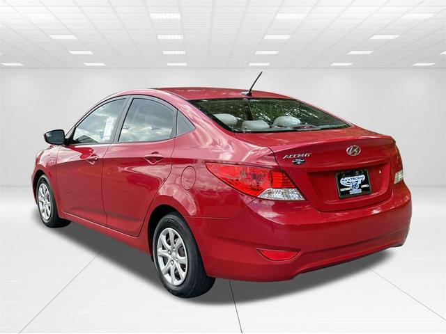 Photo of 2014 Boston Red Pearl Hyundai Accent
